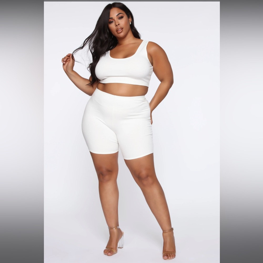 Fashion Nova Women’s classic mini Biker Shorts White